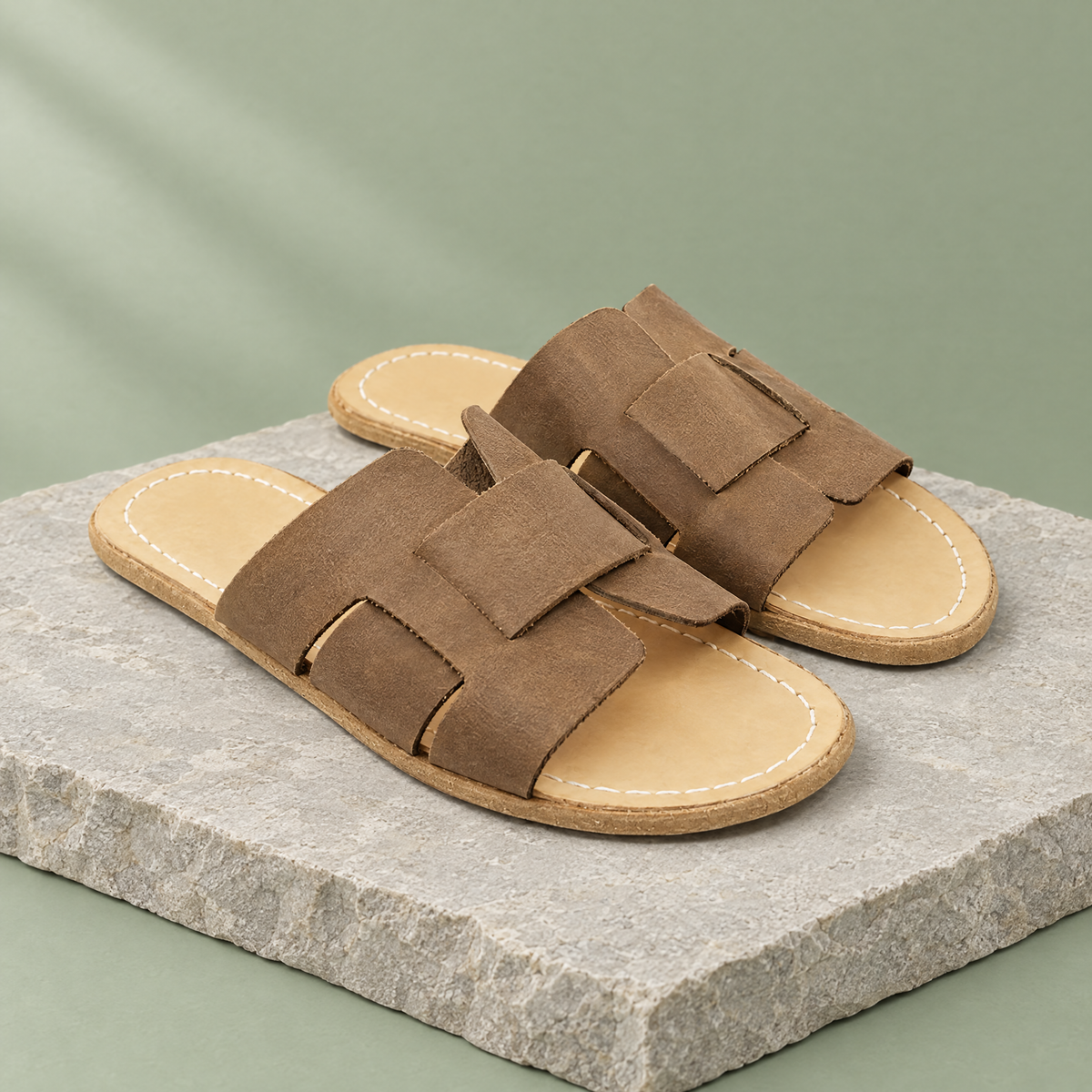Willow grounding interwoven slide in Beige Brown
