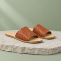 Rush grounding woven slide in Hazelnut Brown, three-quarter view