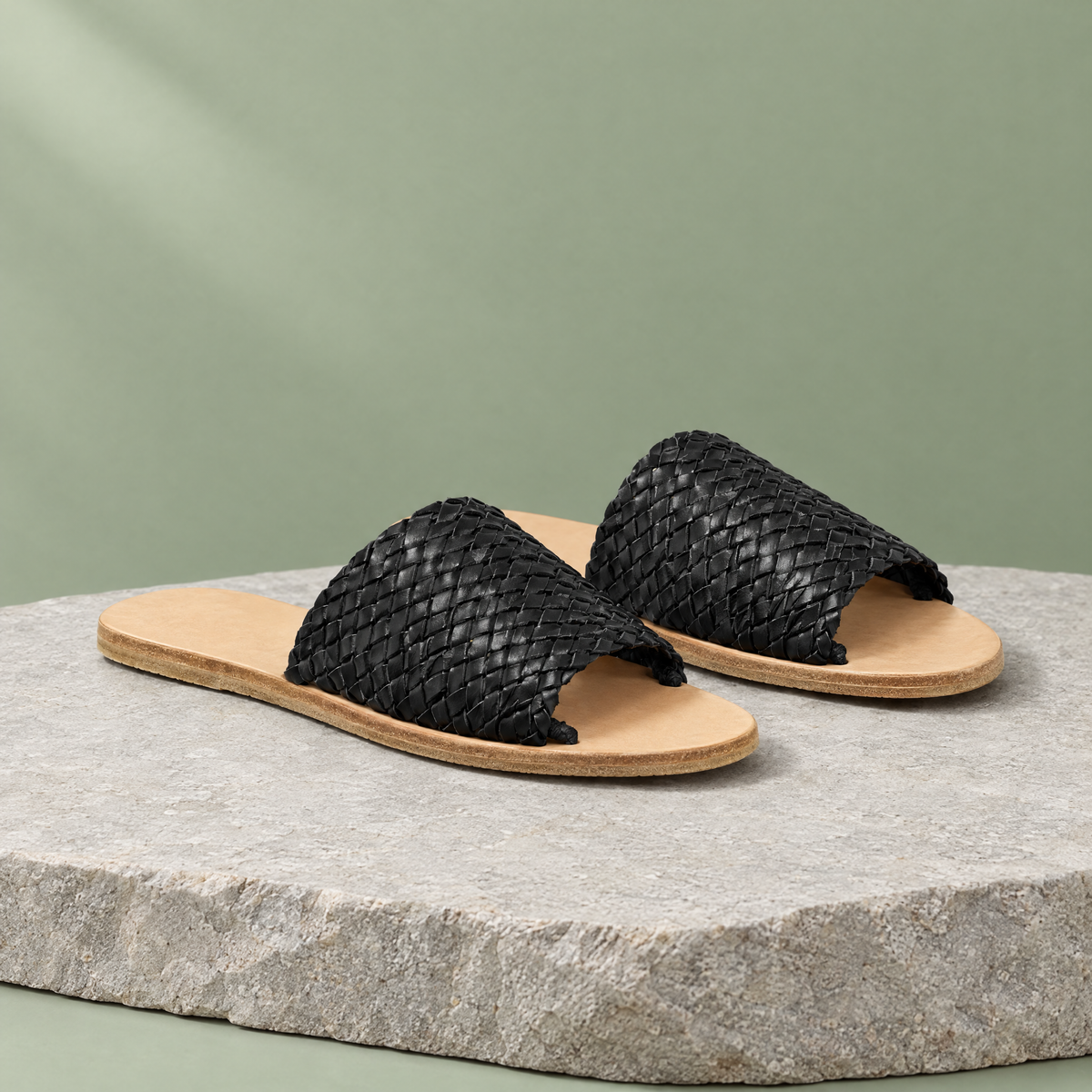 Rush grounding woven slide in Charcoal Black