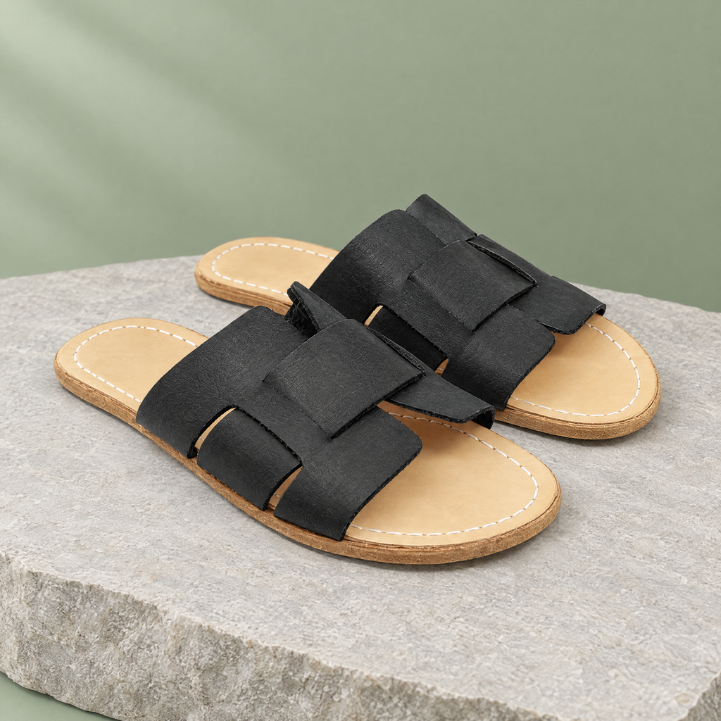 Willow grounding interwoven slide in Stone Black, three-quarter view