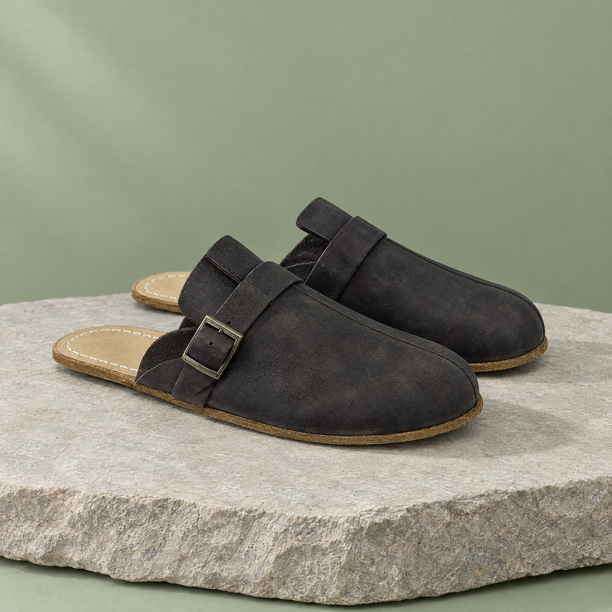 Hearth grounding clog in Rustic Stone Black
