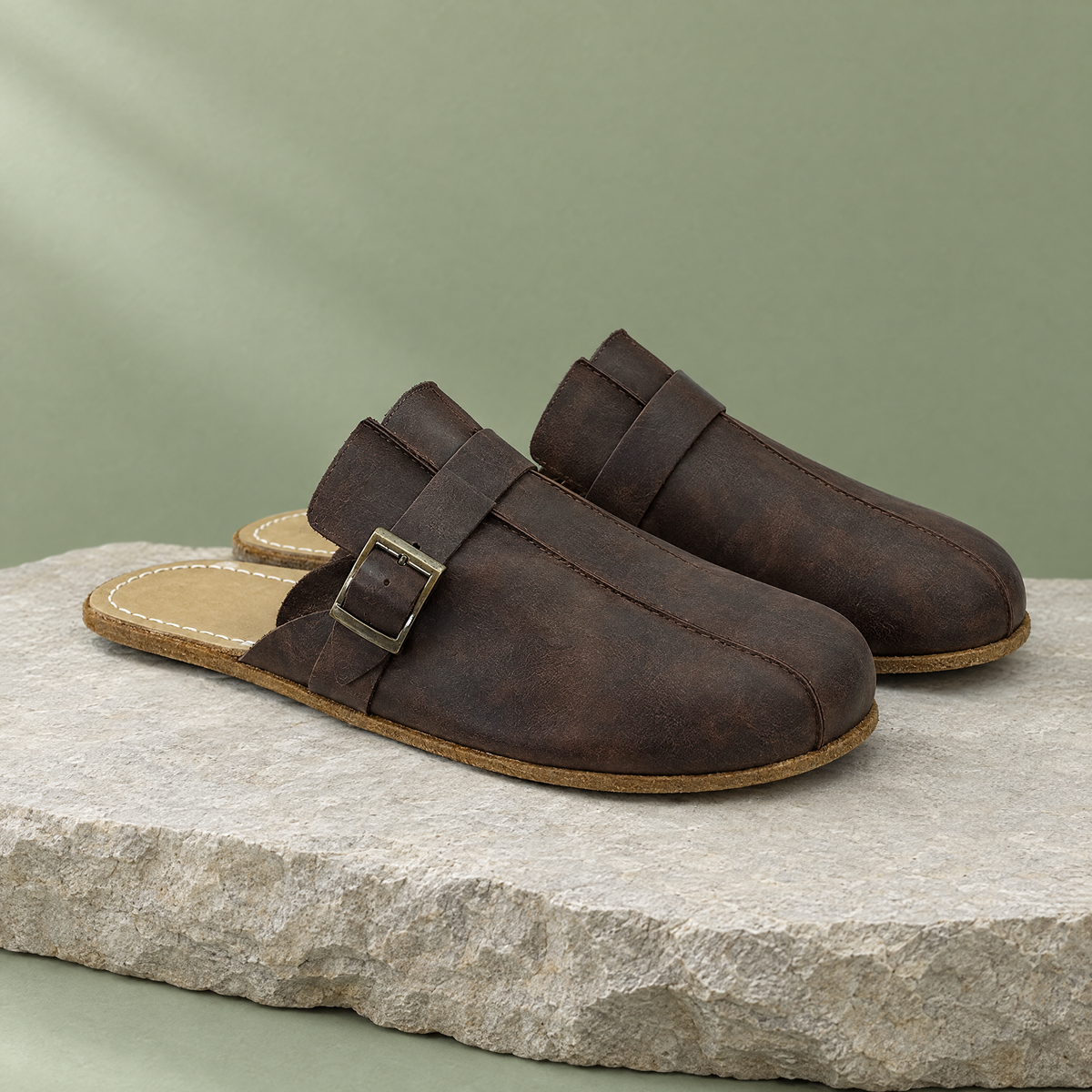 Hearth grounding clog in Rustic Brentwood Brown, three-quarter view